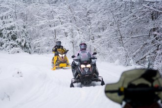 Kozzi-Snowmobiling-in-the-Snow