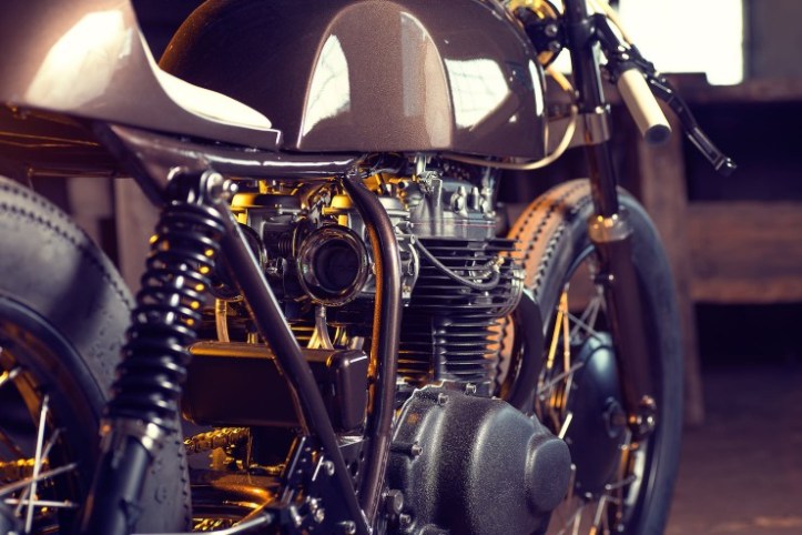 Honda-CB250-4-740x494