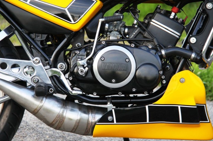 Yamaha-RD350-LC-11-740x493