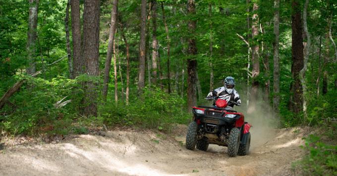 2016-suzuki-kingquad-750-AXi-4x4-ATV-rider-1