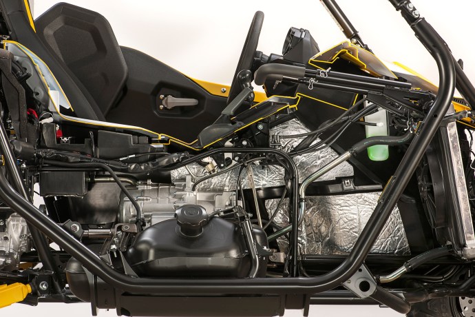 yamaha-2016-YXZ1000R-SE-body-inside