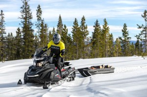 ski-doo-snowmobile-utilizy-2016