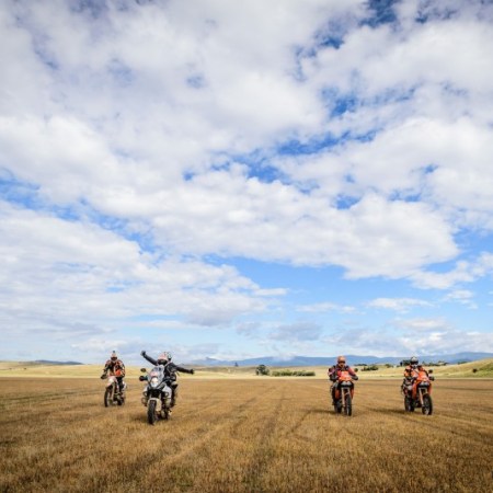 KTM-Rallye-Anita-Pillion-800x534