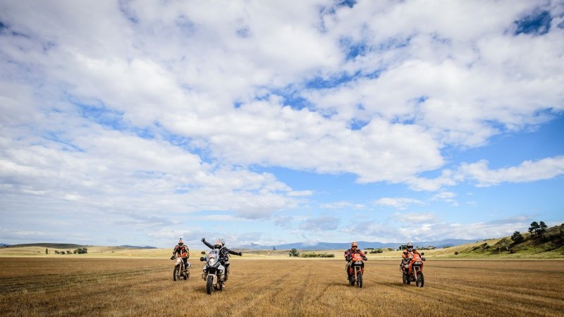 KTM-Rallye-Anita-Pillion-800x534