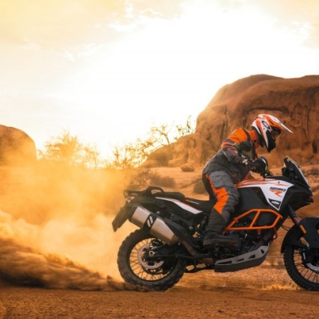 153134_ktm-1290-super-adventure-r-my-2017-action-800x533