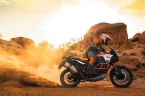 153134_ktm-1290-super-adventure-r-my-2017-action-800x533