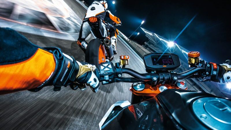 ktm-1290-super-duke-r-my-2017-800x534